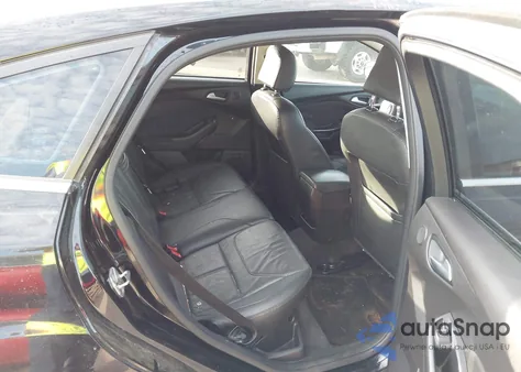 2016 Ford Focus Titanium z USA, uszkodzony, nr VIN 1FADP3N27GL374838